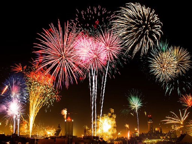 Feu d'artifice g © Patryk Kosmider - Fotolia.com