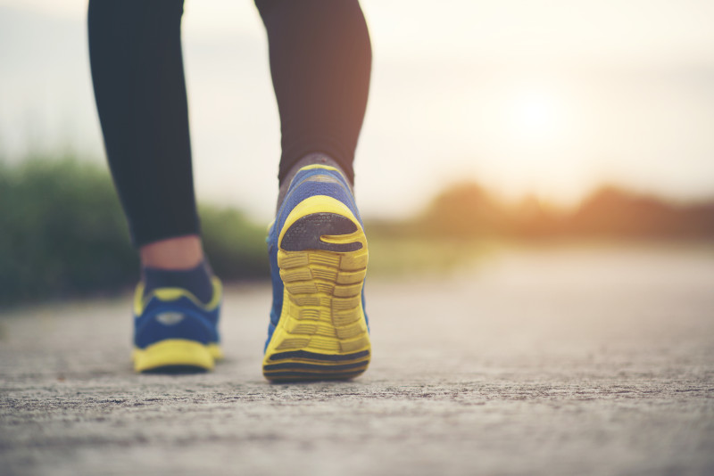 gros-plan-chaussures-course-fitness-femmes-entrainements-jogging Freepik