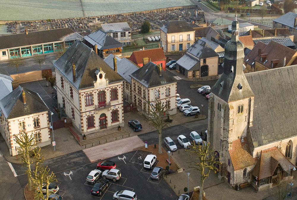 Tourouvre, l'église, la mairie et le cimetière Christophe Aubert