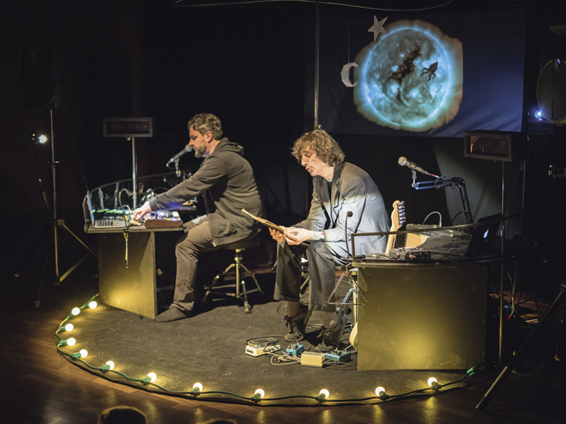 Il-est-grand-temps-de-rallumer-les-etoiles-! © Maxime Oudoux