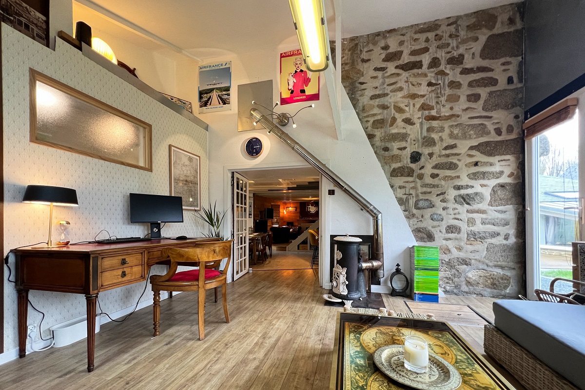 Maison en pierre, piscine et jardin proche mer