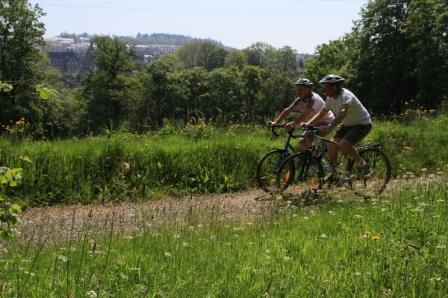 Mortain < > Saint-Hilaire-du-Harcouët