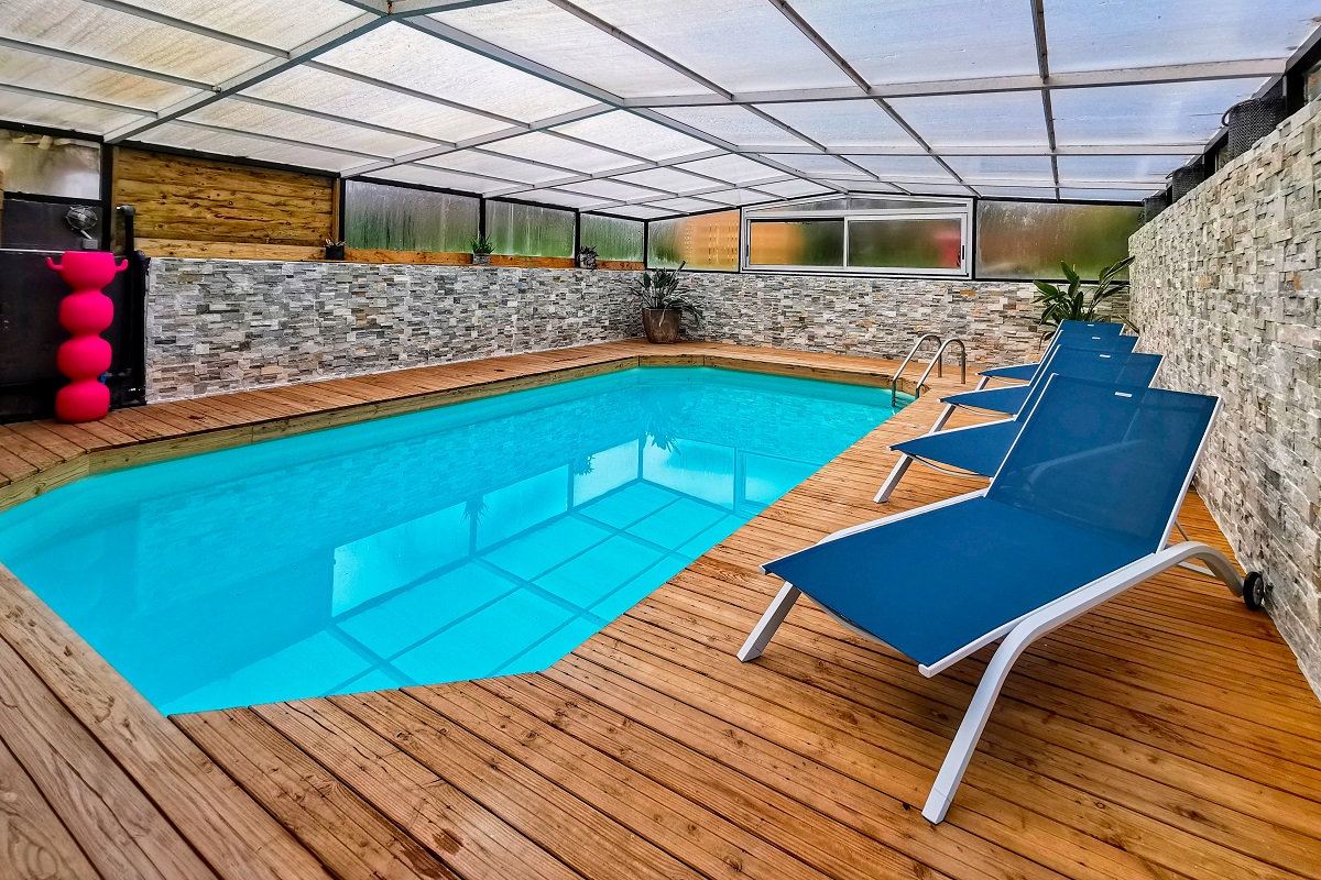 Maison en pierre, piscine et jardin proche mer