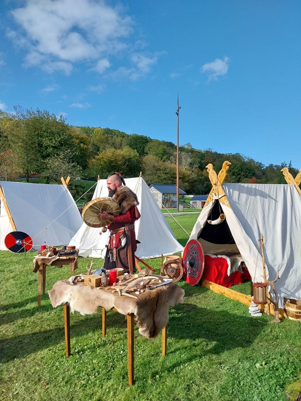 2024-10_LAC DE CANIEL_VILLAGE D'AUTOMNE VIKING (4)
