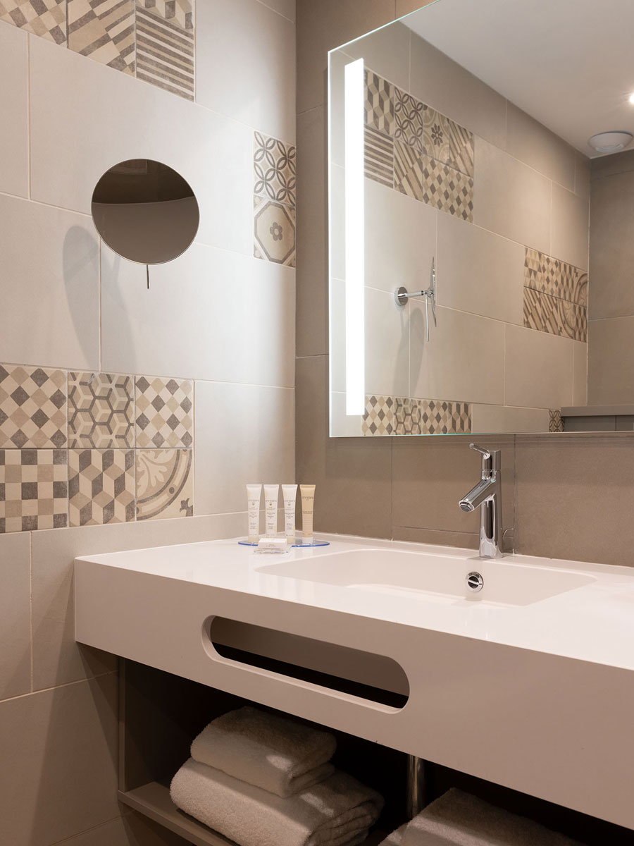 3-Salle-de-bain-©Hilton-Gar