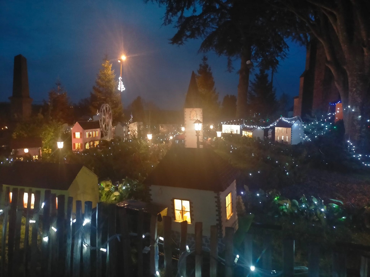 Marché de Noël et mini village illuminé