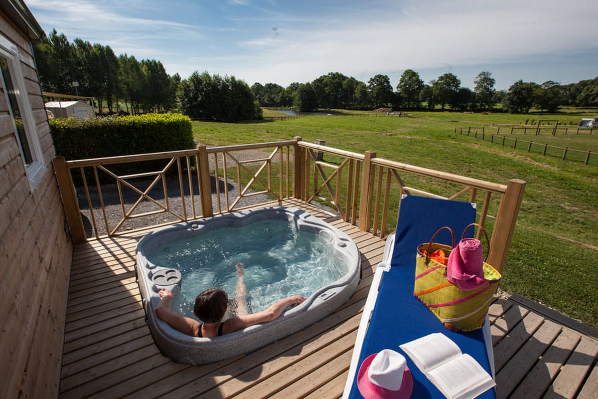 Castel Camping Château de Lez-Eaux - Cabanes dans les arbres