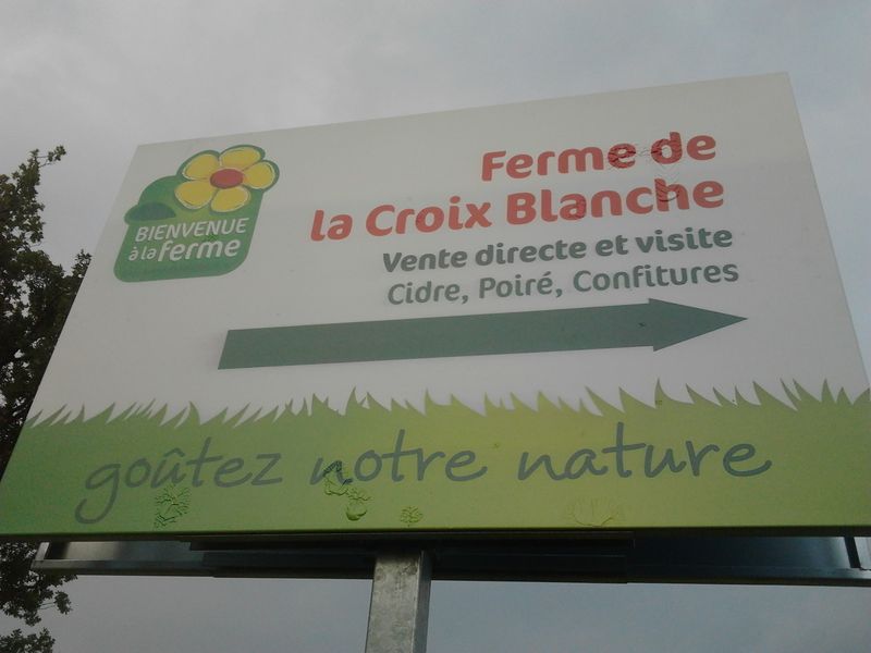 © Mme LIARD Aire-de-stationnement-camping-car-la-croix-blanche-vimoutiers