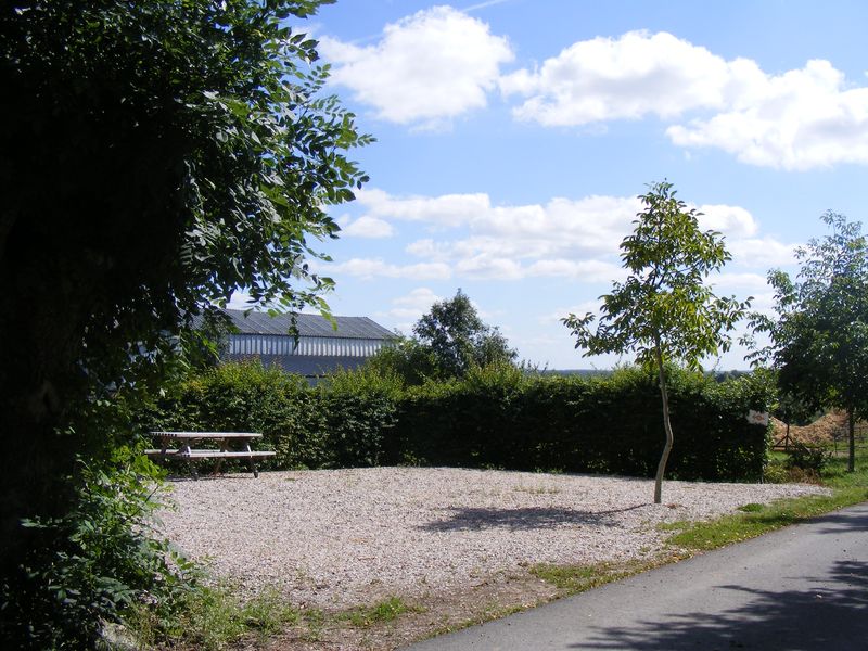 © Mme LIARD Aire-de-stationnement-camping-car-la-croix-blanche-vimoutiers