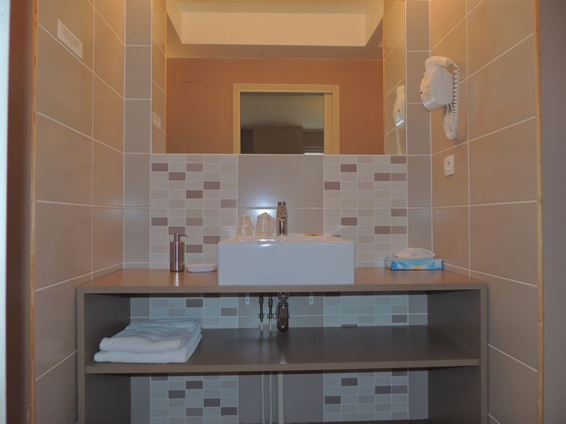 © orne tourisme Auberge-du-valburgeois-ste-gauburge-ste-colombe-sanitaire