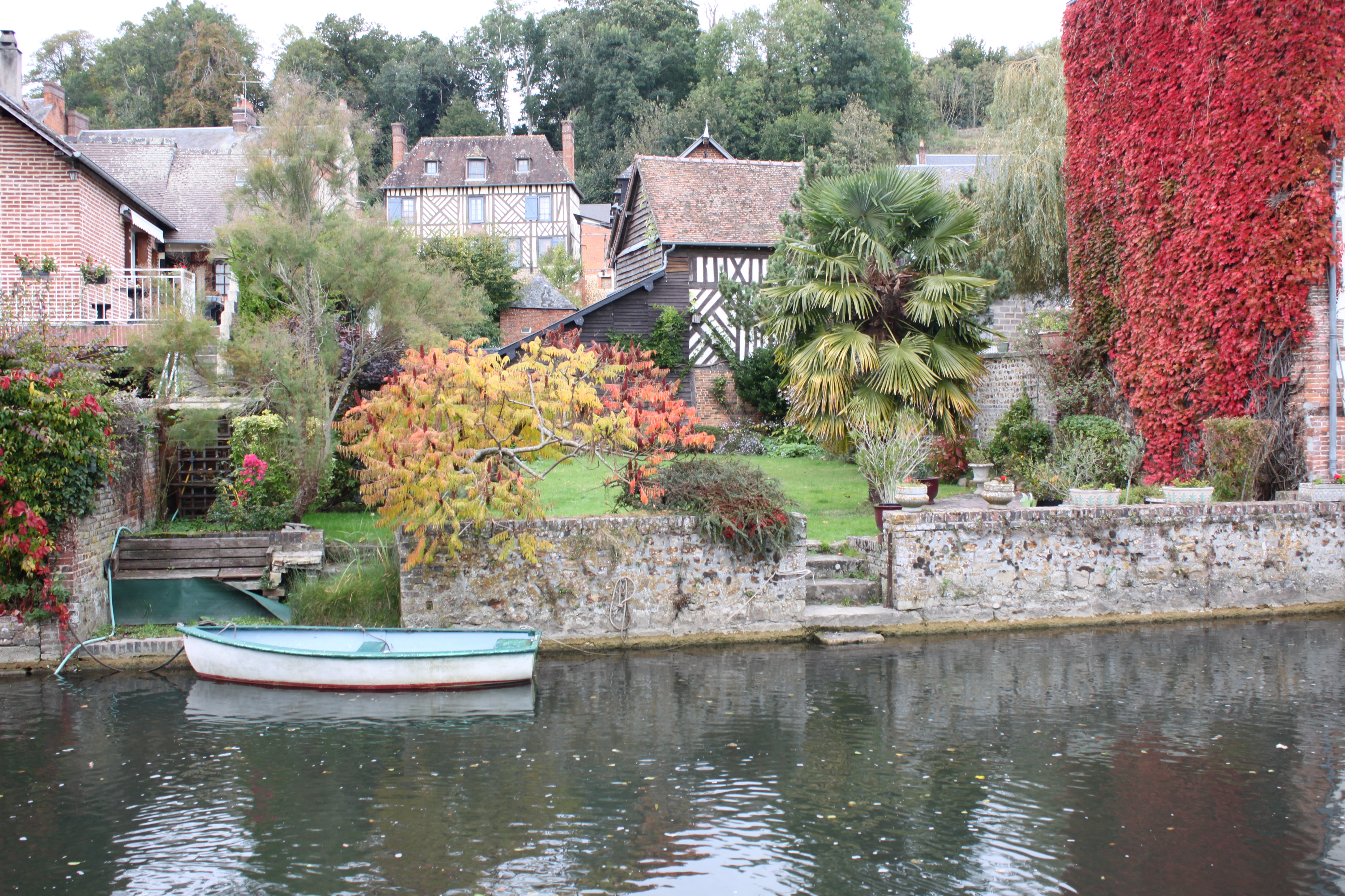BROGLIE Barque et maisons OTBTN