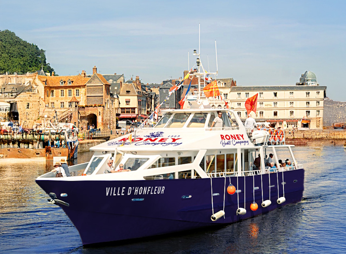 Bateau Ville d'Honfleur et la Lieutenance