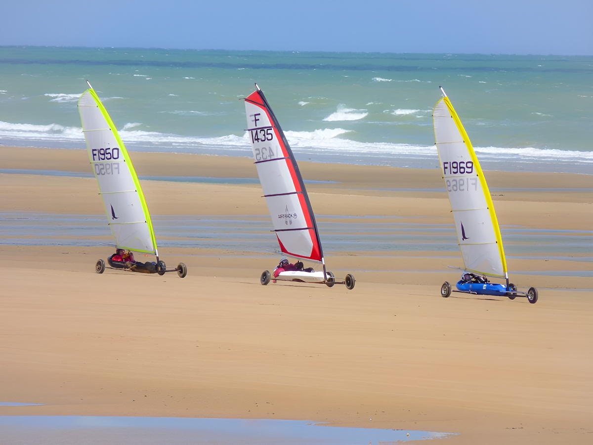 Char-a-voile sur Omaha Beach