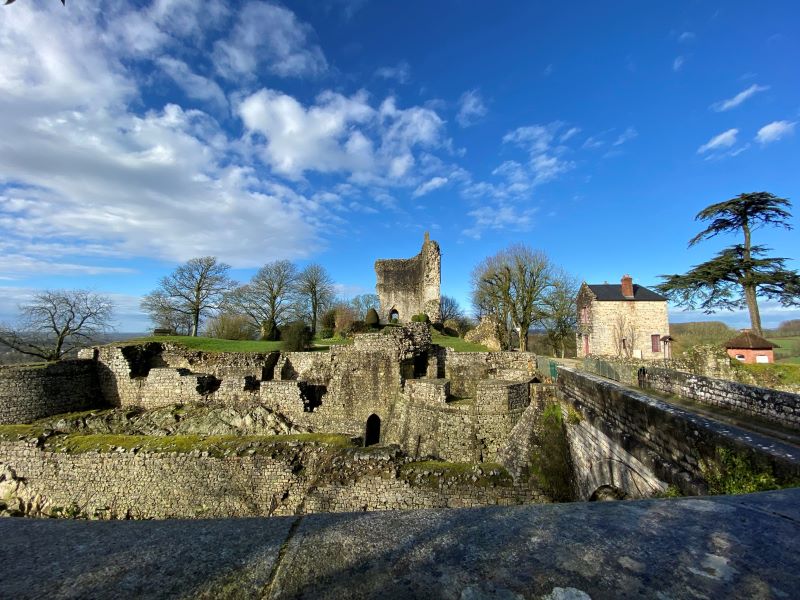 Domfront En Poiraie : Journées du Patrimoine : Projection d'un diaporama sur la restauration du château de Domfront et sur l'exposition de 2021