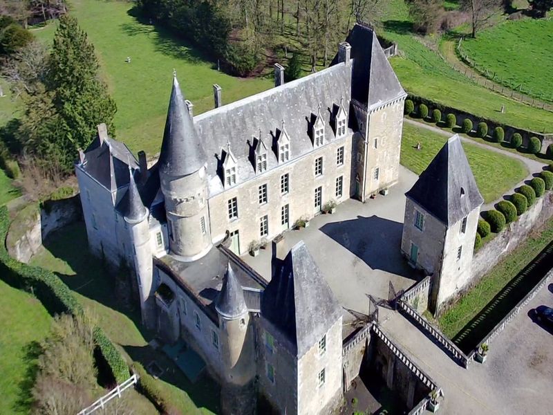 Chateau-des-Feugerets-La-Chapelle-Souef