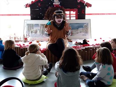 lecture de contes au coin du feu sous le tipi Le 19 fév 2025