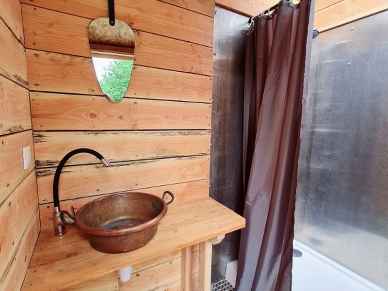 © MME FAVRE Domaine-des-Butineuses-Marchainville