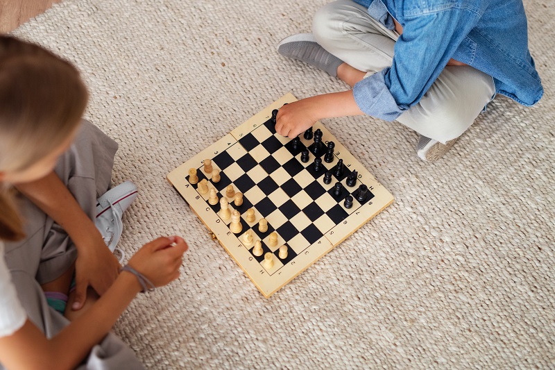 Echecs enfants (freepik)