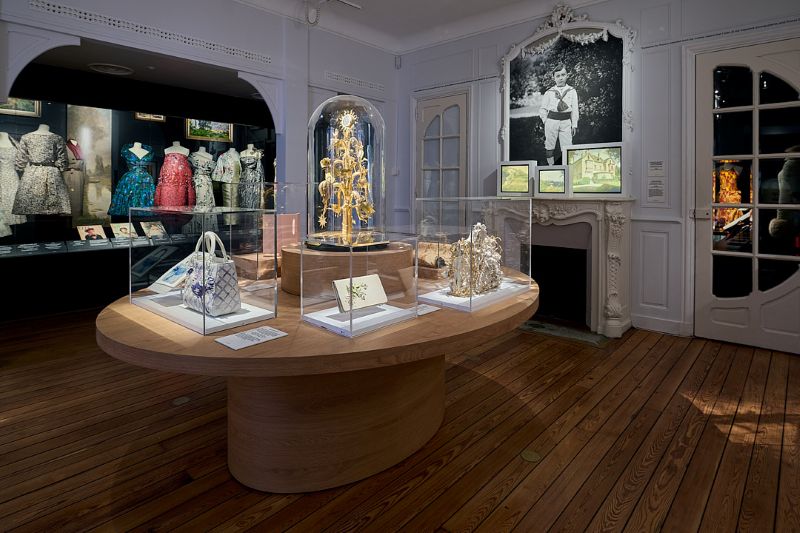 Conférence-visite : Christian Dior, à la recherche des couleurs de l'enfance