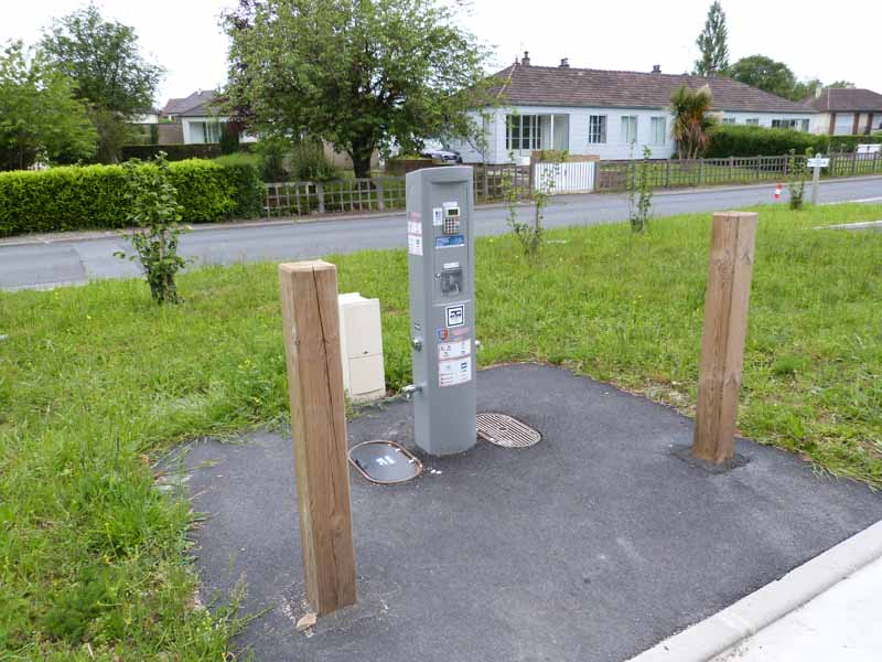 Aire de stationnement et de services