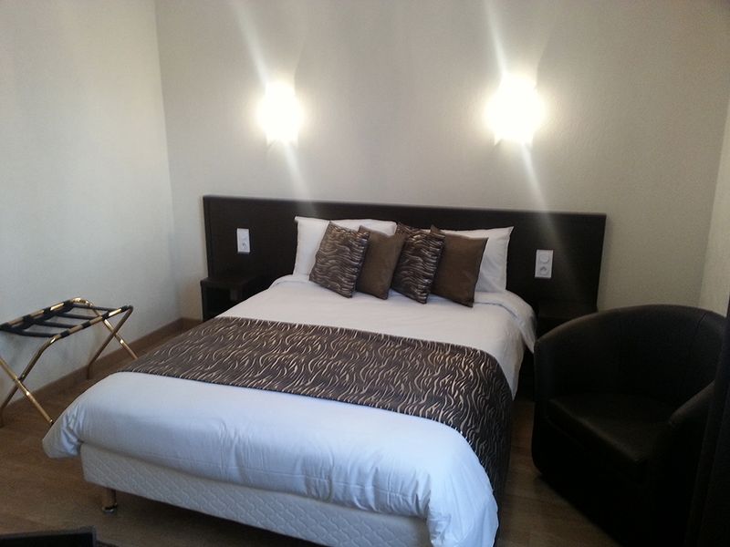 ©M.HADI Hôtel-Le-Chapeau-Rouge-Alençon