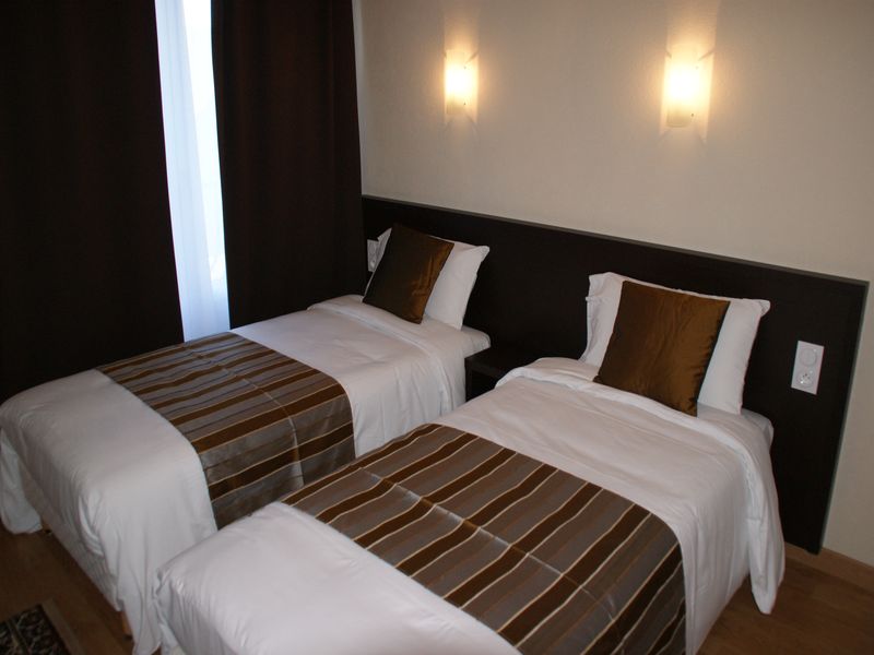 © orne tourisme Hotel-le-chapeau-rouge-Alençon