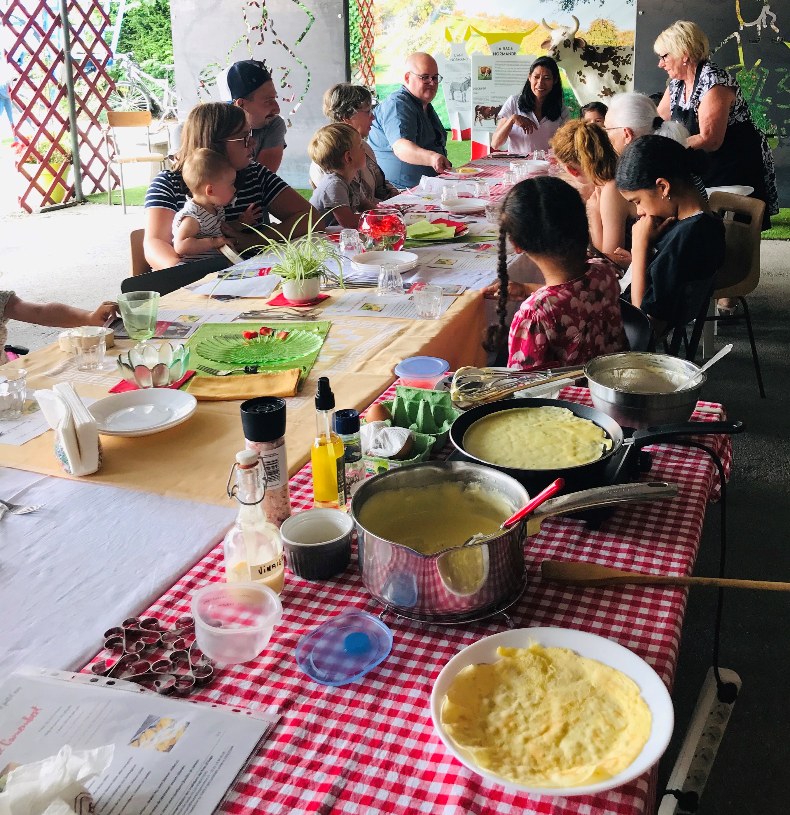 Lors de l'un des ateliers du Musée du Camembert, été 2019 Association Lors de l'un des ateliers du Musée du Camembert, été 2019