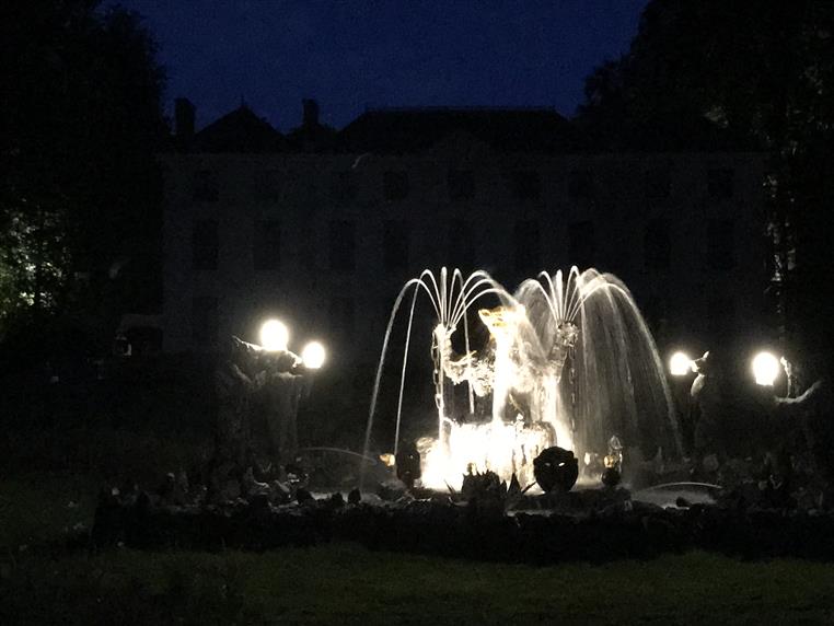 Fontaine d'Hélène Delprat de nuit