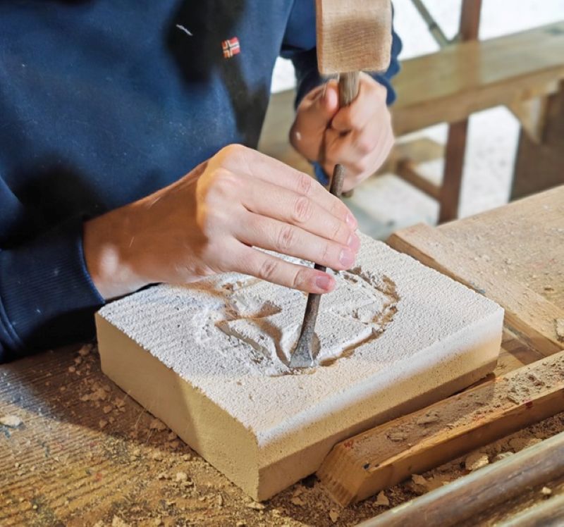 Art de bâtir - atelier taille de pierre à l'abbaye de La Lucerne