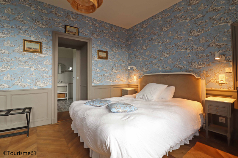 FenetreSurChateau©Tourisme61 Les2Marguerite2023©M.Beslin-Tourisme61 (3)red