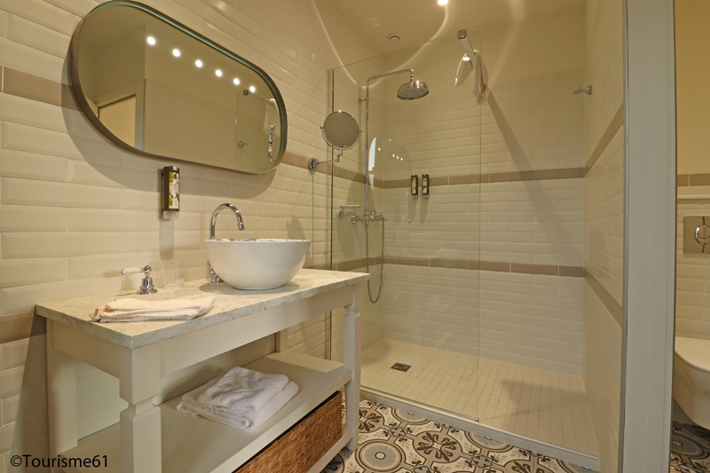 FenetreSurChateau©Tourisme61 Les2Marguerite2023©M.Beslin-Tourisme61 (6)red