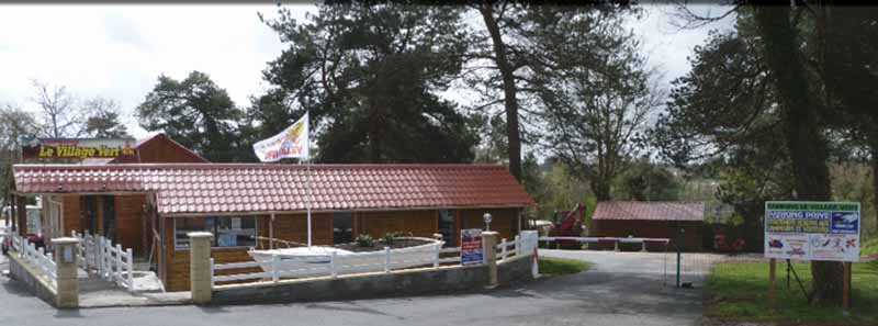 Aire de camping-car > Camping Le Village Vert
