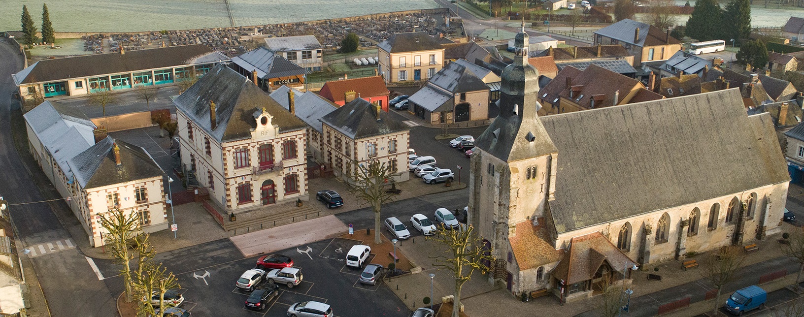 Tourouvre, l'église, la mairie et le cimetière (Christophe Aubert) Tourouvre, l'église, la mairie et le cimetière