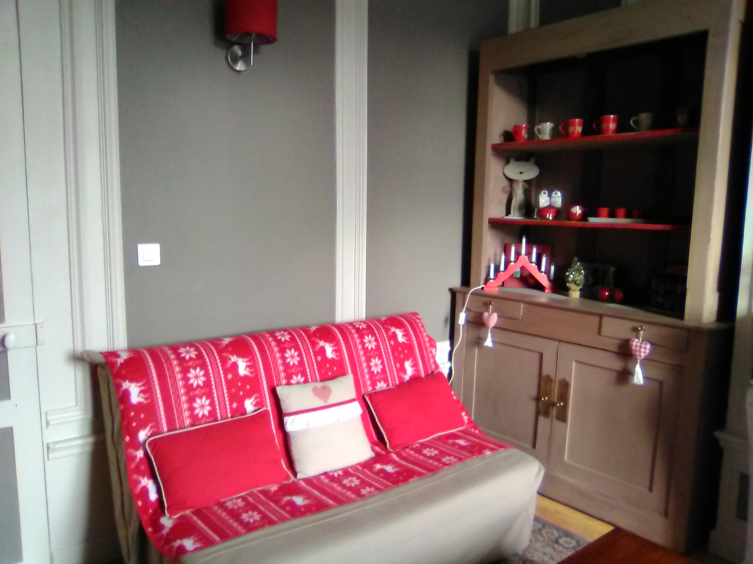 Vue salon côté divan