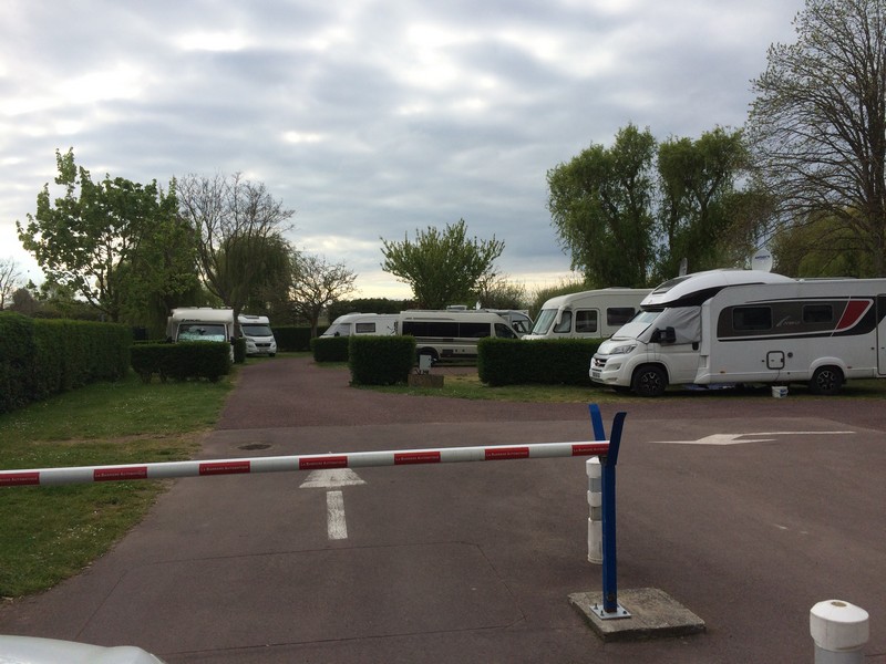 Aire de stationnement et de services