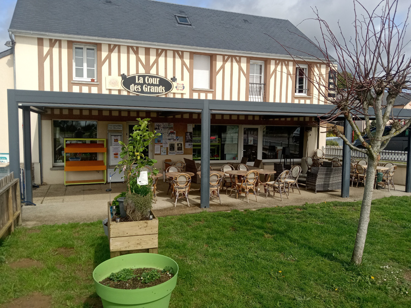 La Cour des Grands
