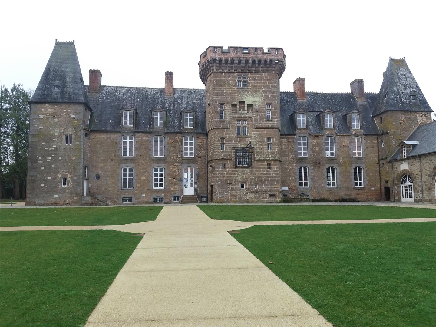 ©Château des Feugerets Château des Feugerets - La Chapelle Souef