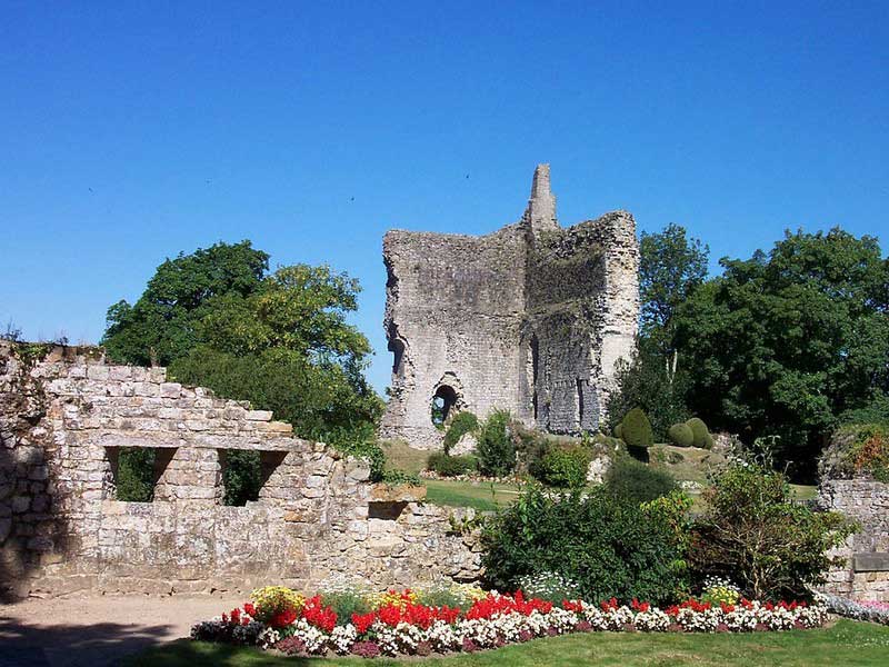 © OT Domfront Donjon et Prieuré Saint Symphorien - Domfront
