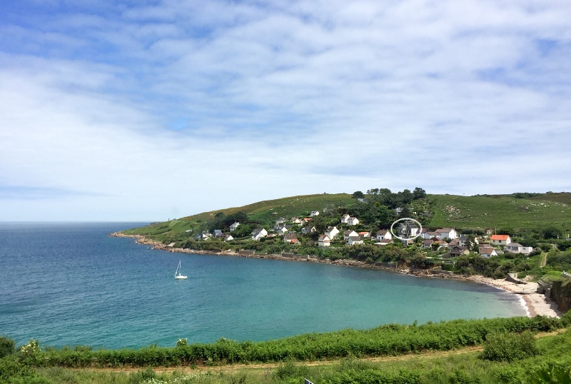 Meublé de tourisme > Petite maison bord de mer