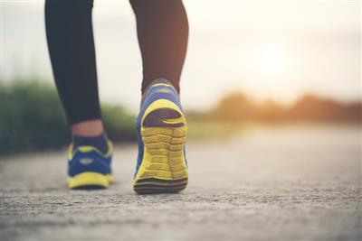 Freepik gros-plan-chaussures-course-fitness-femmes-entrainements-jogging