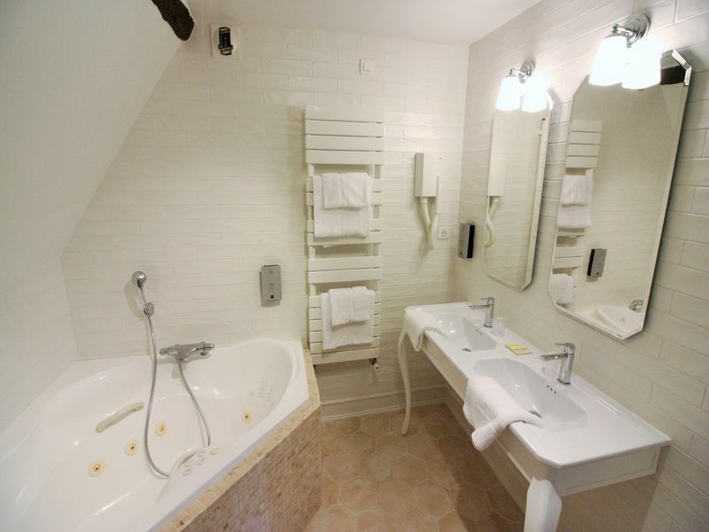 © LE TRIBUNAL le-Tribunal-Mortagne