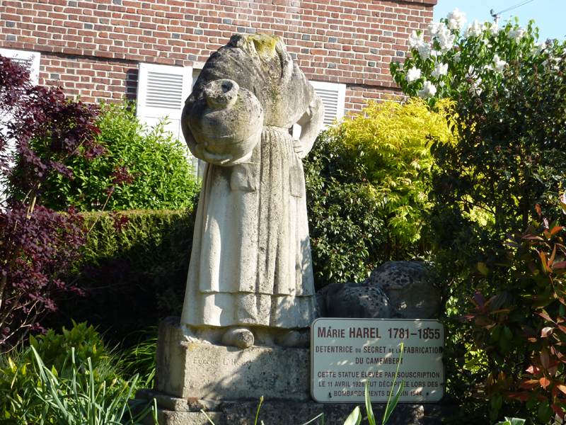 Statue de Marie Harel Karin Baddely Statue de Marie Harel
