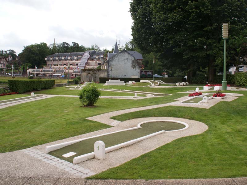 ©Orne Tourisme Mini-golf - Bagnoles de l'Orne