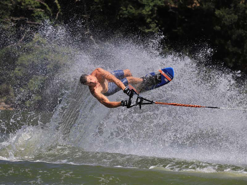 ©JE Rubio Motonautisme en Suisse Normande - Putanges le Lac