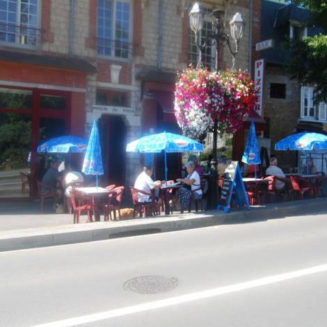 © La main à la pâte restaurant-la-main-a-la-pate-bagnoles-de-l-orne