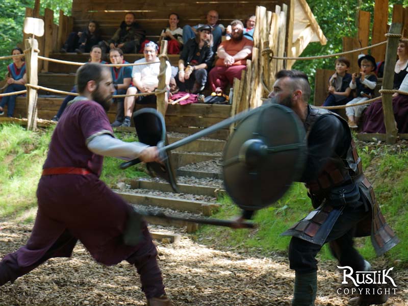 ©RustiK RustiK - Parc d'immersion médiéval - Chailloué