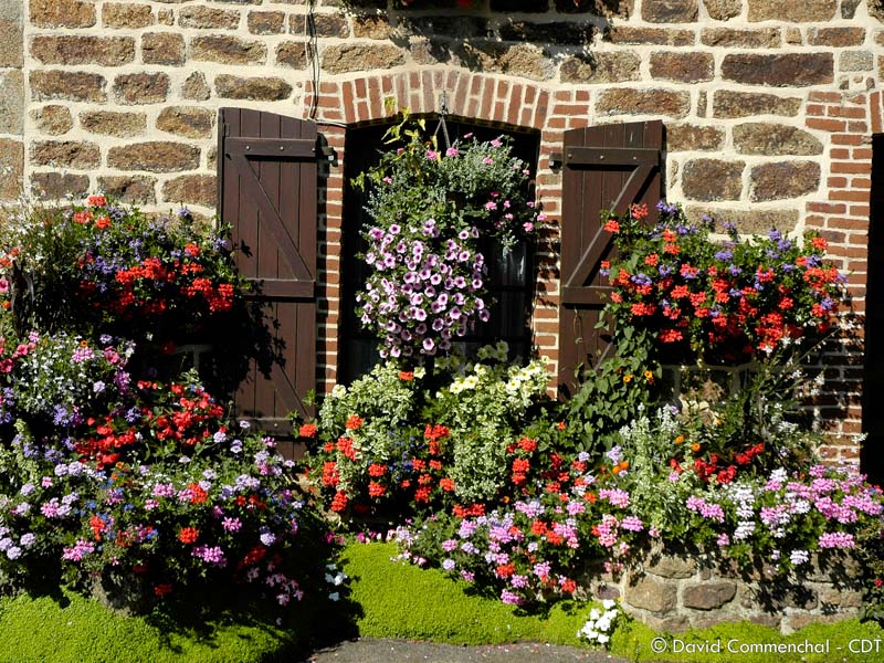 Village fleuri de Saint Fraimbault