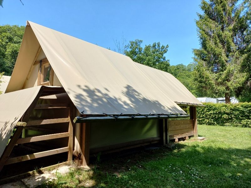 ©CAMPING DE LA ROUVRE tente-cyclo-randonneur-camping-Rouvre-3-800