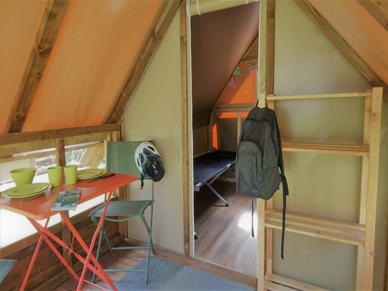 ©CAMPING DE LA ROUVRE tente-cyclo-randonneur-camping-Rouvre