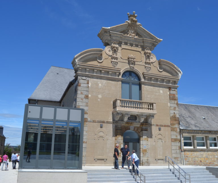 Domfront En Poiraie : Théâtre débat 